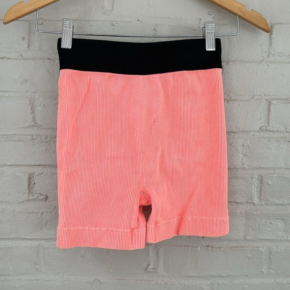 GUC Zenana Outfitters Not your Basic Seamless Short Size L / XL - Picture 3 of 6